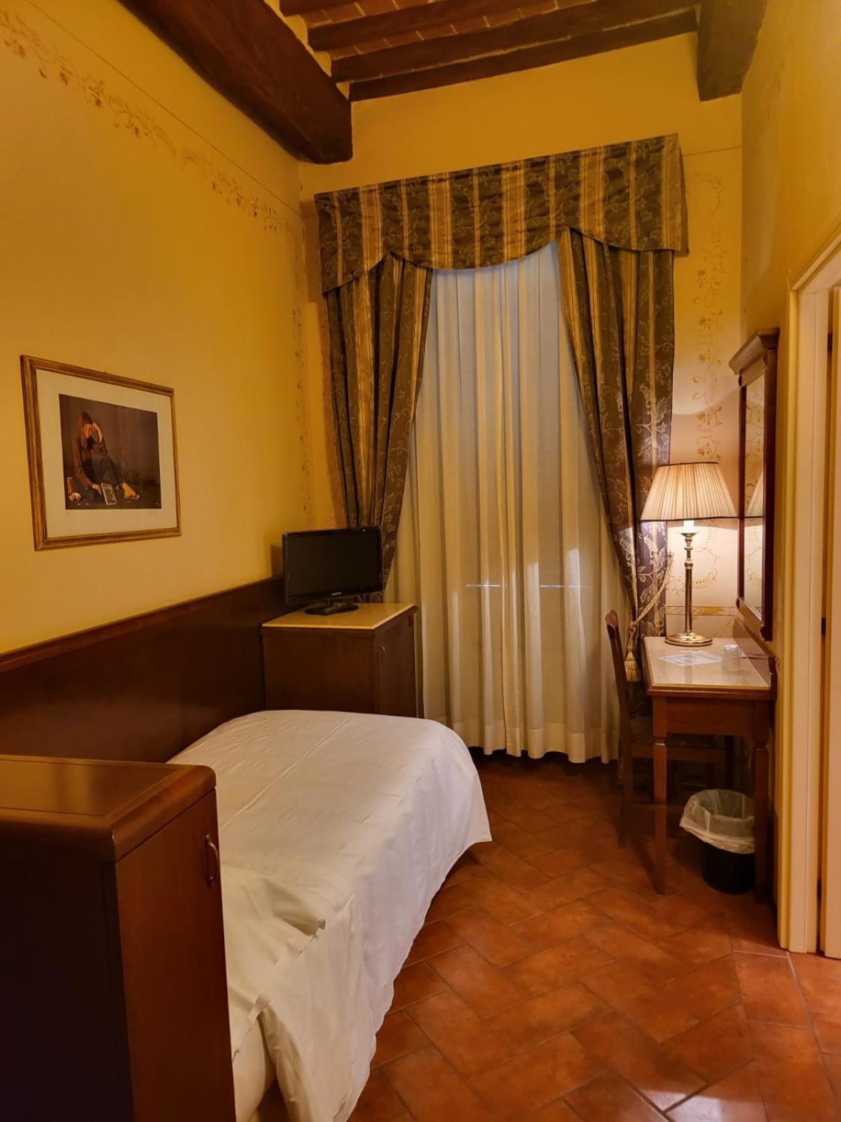 Hotel Logge Dei Mercanti Монте Сан Савино Екстериор снимка