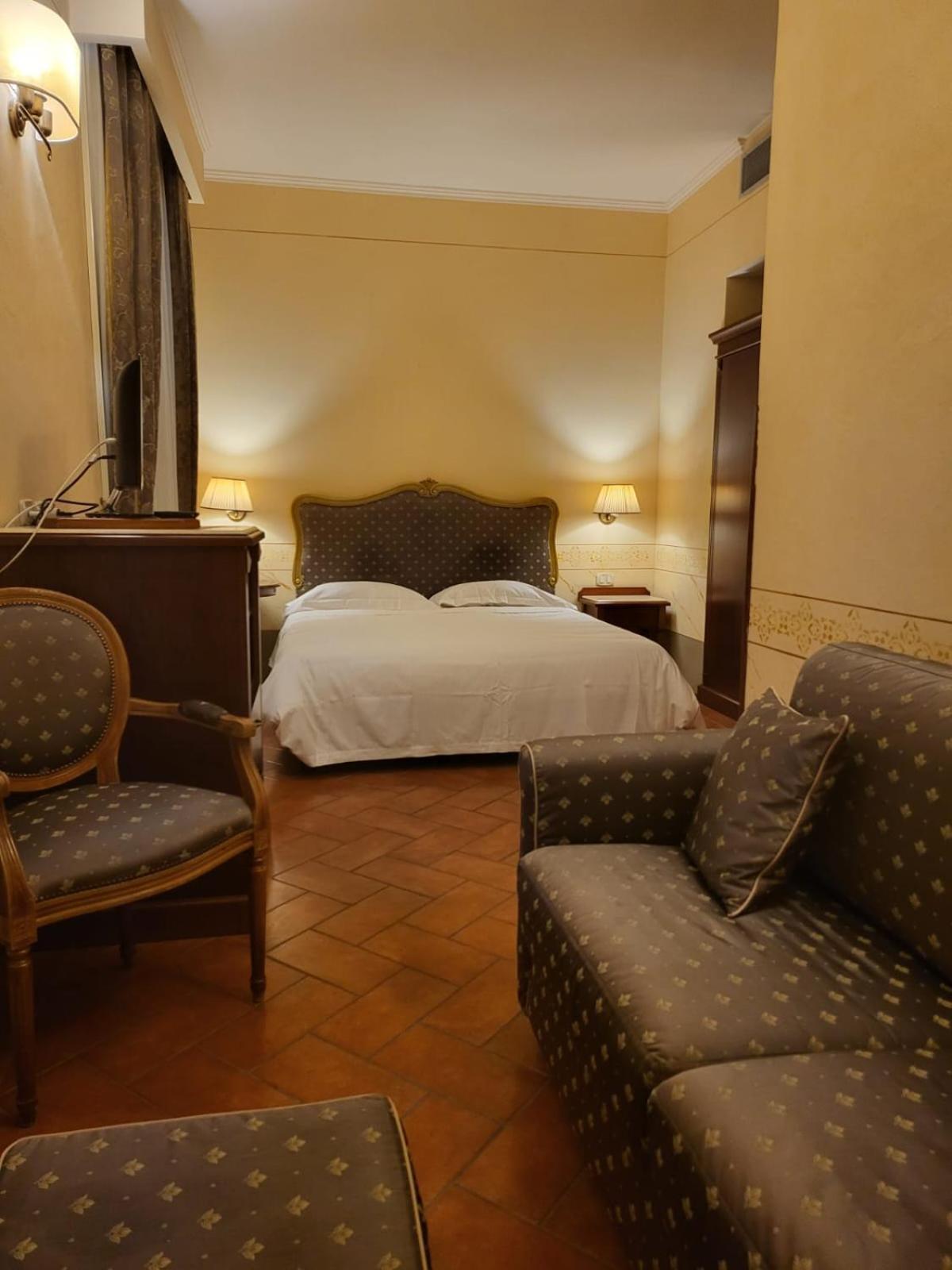 Hotel Logge Dei Mercanti Монте Сан Савино Екстериор снимка